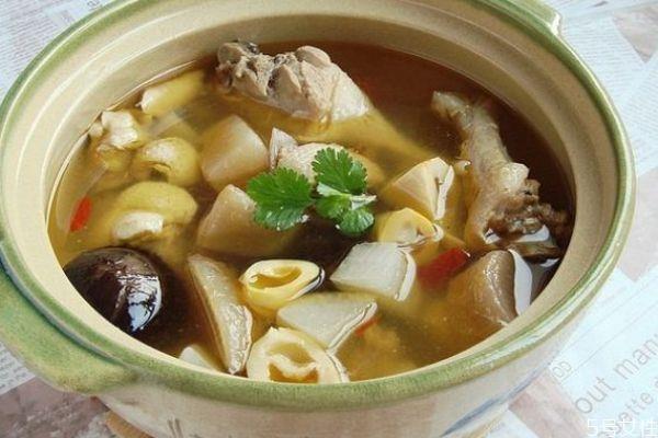 老鸭汤适合什么人群呢 喝老鸭汤有什么注意的呢 老鸭汤适合什么人群呢 喝老鸭汤有什么注意的呢