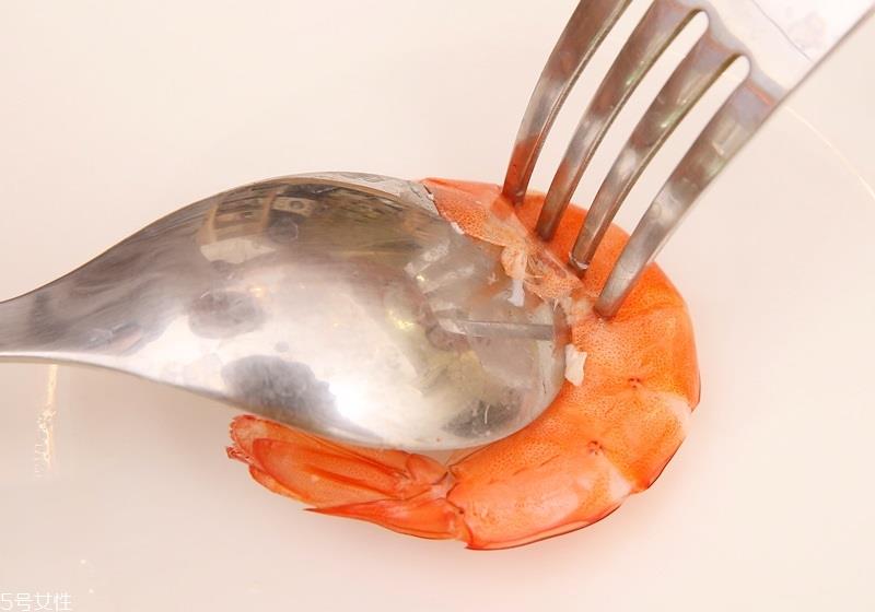 怎样剥基围虾不沾手 怎样剥基围虾不沾手