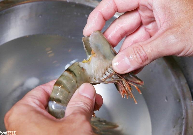 怎样剥基围虾不沾手 怎样剥基围虾不沾手