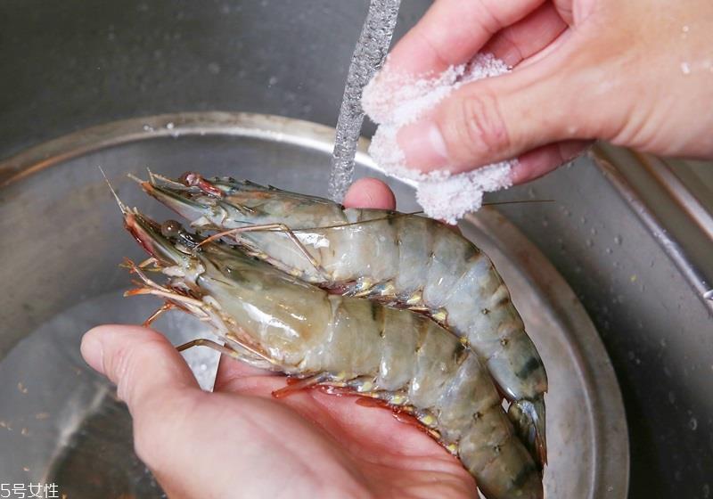 怎样剥基围虾不沾手 怎样剥基围虾不沾手