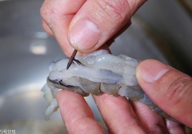 怎样剥基围虾不沾手 怎样剥基围虾不沾手