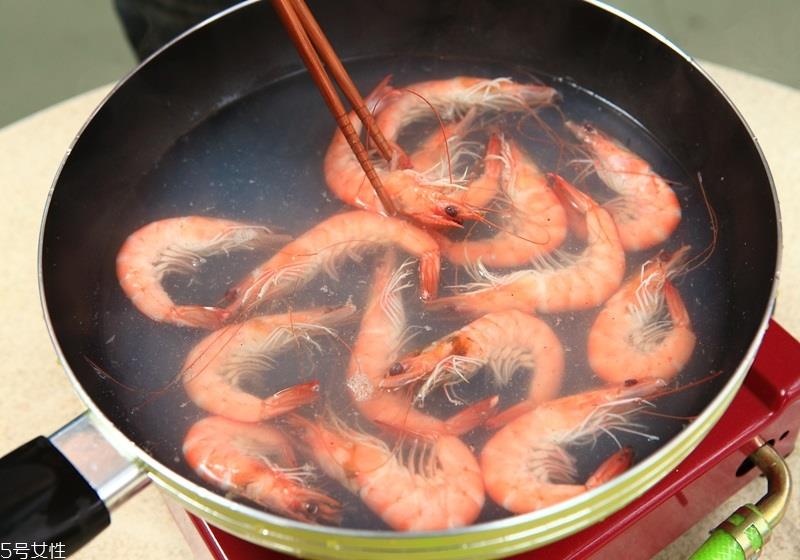 怎样剥基围虾不沾手 怎样剥基围虾不沾手