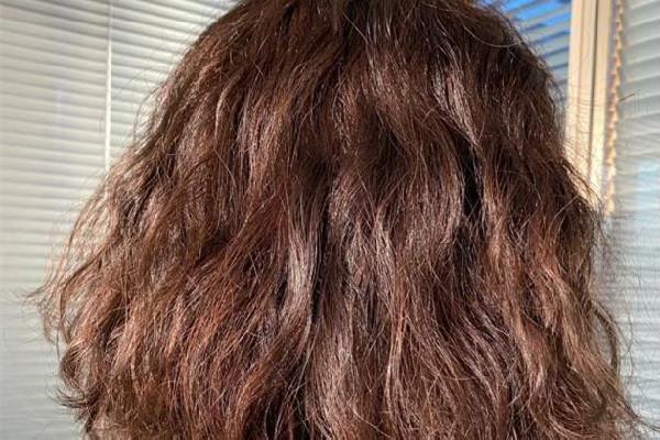 烫头发的危害大吗 烫头发对身体的危害有哪些 烫头发的危害大吗 烫头发对身体的危害有哪些