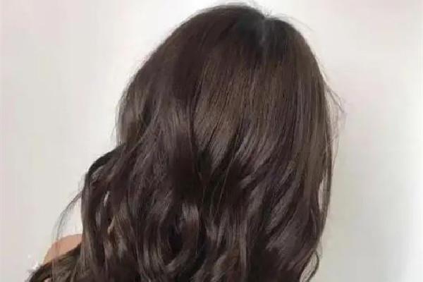 烫头发的危害大吗 烫头发对身体的危害有哪些 烫头发的危害大吗 烫头发对身体的危害有哪些