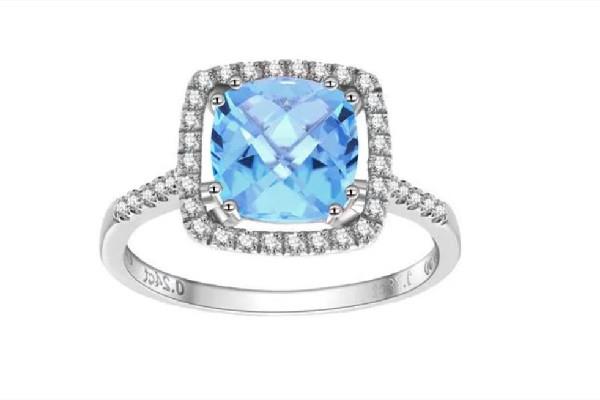 托帕石会越戴越亮吗 托帕石戴久了会变色吗 托帕石会越戴越亮吗 托帕石戴久了会变色吗