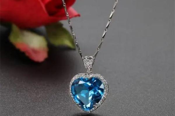 托帕石会越戴越亮吗 托帕石戴久了会变色吗 托帕石会越戴越亮吗 托帕石戴久了会变色吗