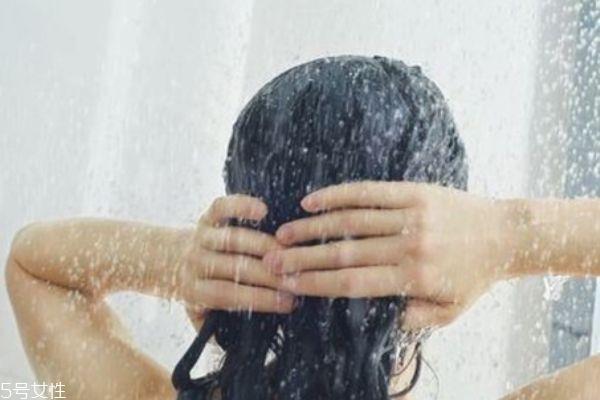 油性发质能用护发素吗 可以用的 油性发质能用护发素吗 可以用的