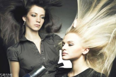 油性发质能用护发素吗 可以用的