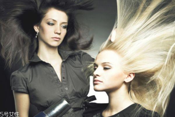 油性发质能用护发素吗 可以用的 油性发质能用护发素吗 可以用的