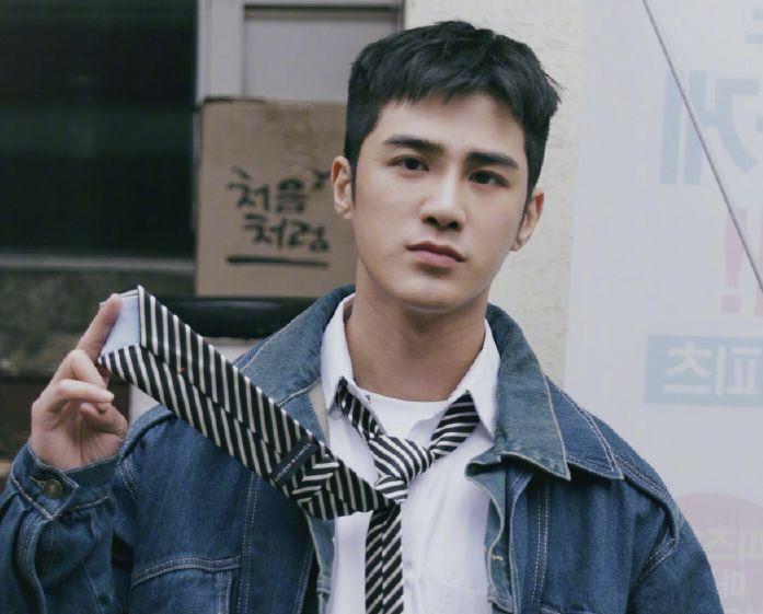 麦迪娜在姜潮面前大跳新疆舞,柔美的舞姿让人看呆,身段更专业级