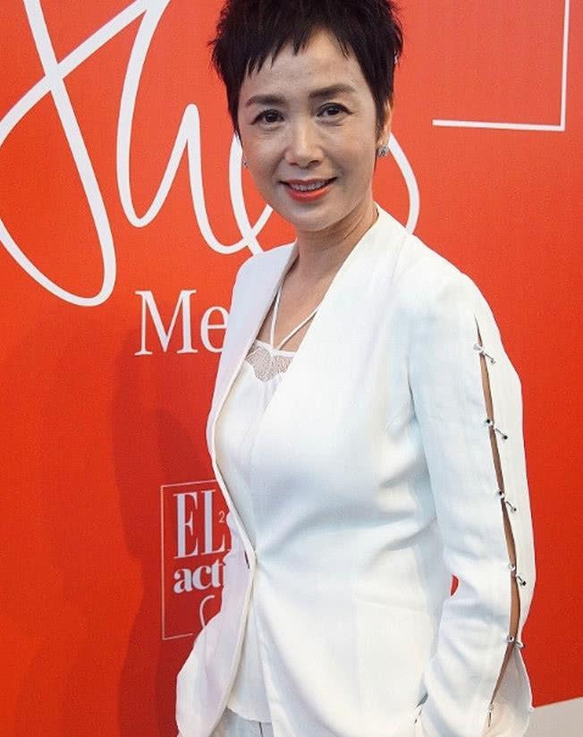 48岁蒋雯丽近照曝光，网友：这才是真实自然的容貌