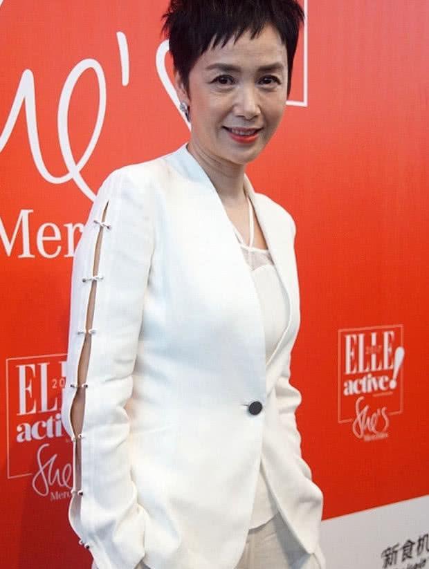 48岁蒋雯丽近照曝光，网友：这才是真实自然的容貌