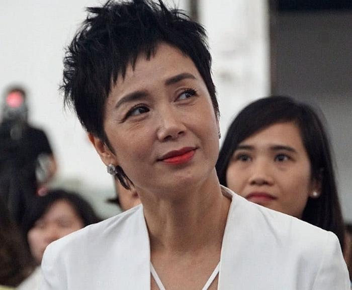 48岁蒋雯丽近照曝光，网友：这才是真实自然的容貌