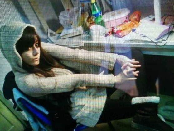 迪丽热巴大学非主流寝室照曝光,忧郁眼神中夹杂妩媚妖娆