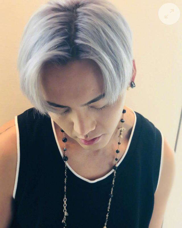 陈伟霆银发造型潮到爆，原来郭富城27年前已经玩过