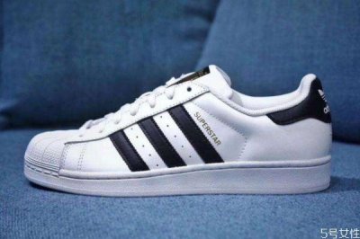 贝壳头鞋配什么裤子好看 贝壳头鞋底硬吗