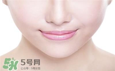 芦荟胶可以涂嘴唇吗?嘴唇干可以涂芦荟胶吗? 芦荟胶可以涂嘴唇吗?嘴唇干可以涂芦荟胶吗?