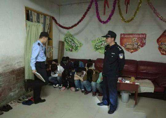 貌美女主播误入传销组织,七男一女同处一室,解救后精神恍惚!