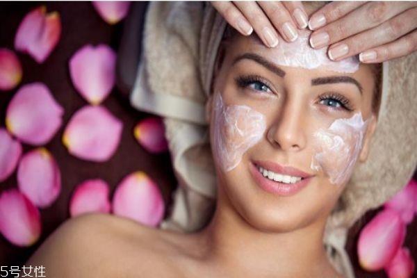 早上起来敷面膜好吗 早上敷面膜的最佳时间 早上起来敷面膜好吗 早上敷面膜的最佳时间