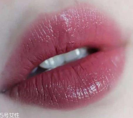 缎光口红是什么意思 缎光口红适合什么妆容 缎光口红是什么意思 缎光口红适合什么妆容