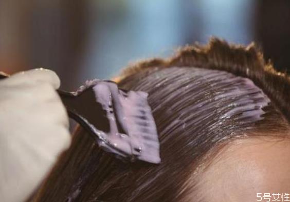 染过黑色的头发再染什么颜色容易上色 染黑后想换颜色怎么办 染过黑色的头发再染什么颜色容易上色 染黑后想换颜色怎么办