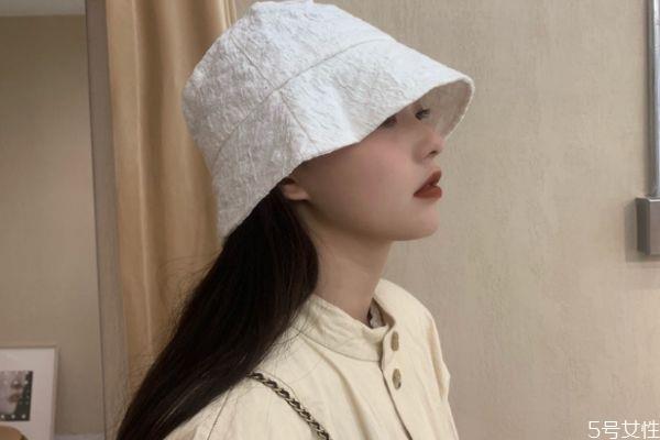 夏季遮阳帽选什么颜色 夏天戴黑色帽子防晒吗 夏季遮阳帽选什么颜色 夏天戴黑色帽子防晒吗