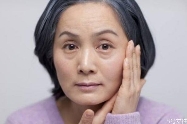 什么是泪沟纹呢 泪沟纹是怎么形成的呢 什么是泪沟纹呢 泪沟纹是怎么形成的呢