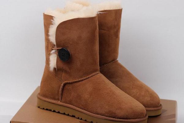 雪地靴有折痕怎么去除 雪地靴有点顶脚怎么办 雪地靴有折痕怎么去除 雪地靴有点顶脚怎么办