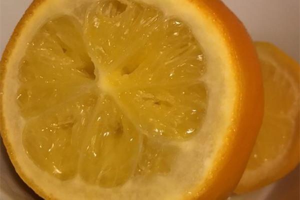 盐蒸橙子有电解质吗 盐蒸橙子可以天天吃吗 盐蒸橙子有电解质吗 盐蒸橙子可以天天吃吗