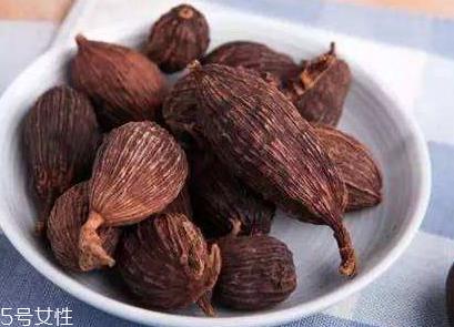 草果可以加蜂蜜吗 草果可以加蜂蜜 草果可以加蜂蜜吗 草果可以加蜂蜜