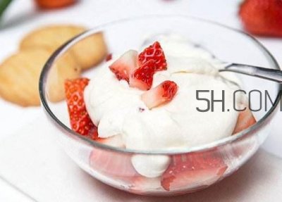 ​淡奶油和奶油是什么区别？淡奶油可以做什么