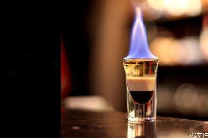 b52轰炸机鸡尾酒多少度 b52鸡尾酒后劲大吗