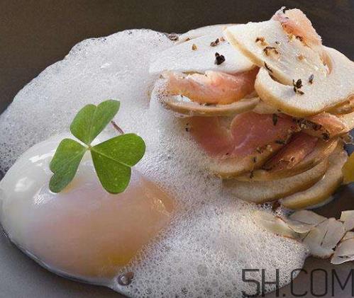 荷包蛋为什么起沫 怎么煮荷包蛋不起沫 荷包蛋为什么起沫 怎么煮荷包蛋不起沫