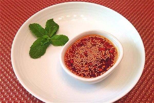 油辣子放醋还是放酒 油辣子放醋有什么好处 油辣子放醋还是放酒 油辣子放醋有什么好处