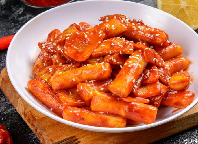 炸年糕的酱怎么做 年糕刷什么酱好吃