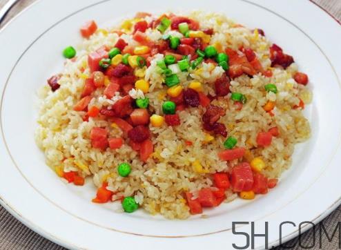 蛋炒饭怎么加热?蛋炒饭微波炉加热多久? 蛋炒饭怎么加热?蛋炒饭微波炉加热多久?