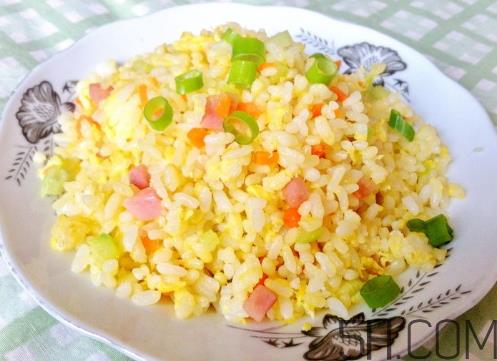 蛋炒饭怎么加热?蛋炒饭微波炉加热多久? 蛋炒饭怎么加热?蛋炒饭微波炉加热多久?