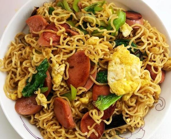 炒方便面的热量 炒方便面和煮方便面哪个热量高