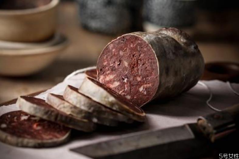 血肠蒸多久能熟 蒸血肠的家常做法窍门 血肠蒸多久能熟 蒸血肠的家常做法窍门