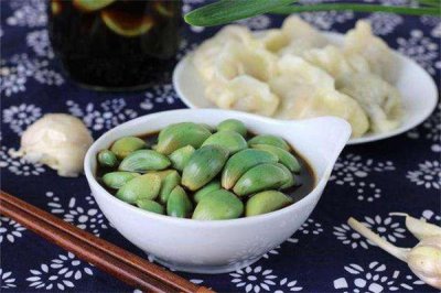​腊八蒜泡多久可以吃 腊八蒜放糖吗