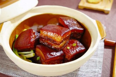 ​东坡肉绑绳子的原因 东坡肉用什么草绑