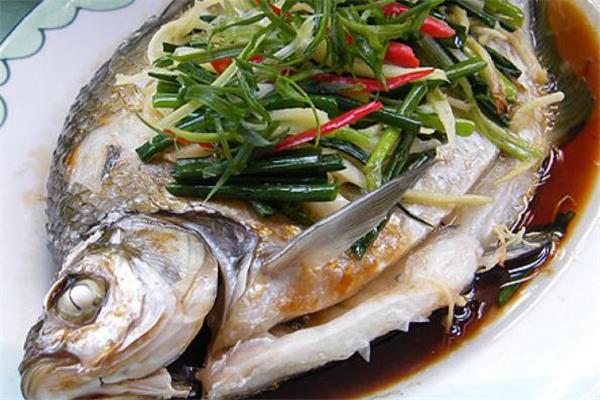 鲳鳊鱼怎么处理 按照步骤来