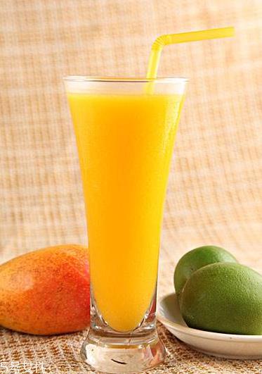 芒果汁弄到白色衣服怎么洗 4个方法来帮你