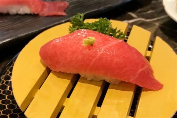 吞拿鱼寿司孕妇能吃吗 尽量避免食用