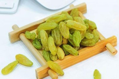 ​葡萄干是怎样制作成的 吃葡萄干需要用水清洗吗