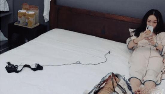 霍思燕与杜江开视频, 意外曝光床上私人物品, 网友: 也太开放了!