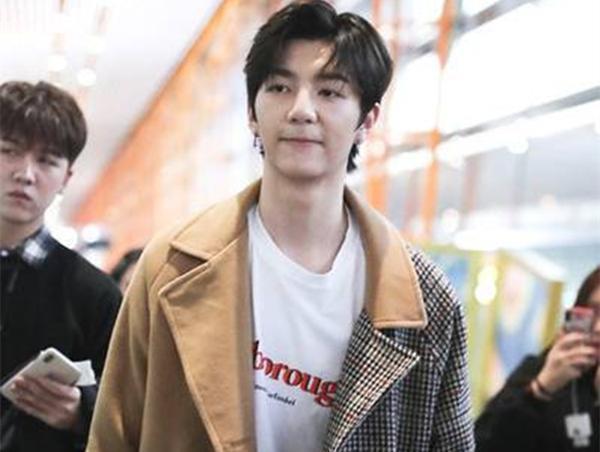 洪欣的儿子张镐濂签约乐华，曾自行改名换姓