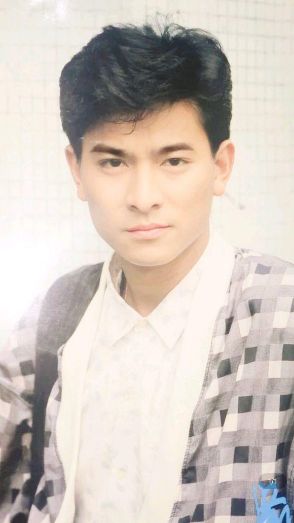 刘德华年轻珍贵合影,谁的颜值能够盖过他