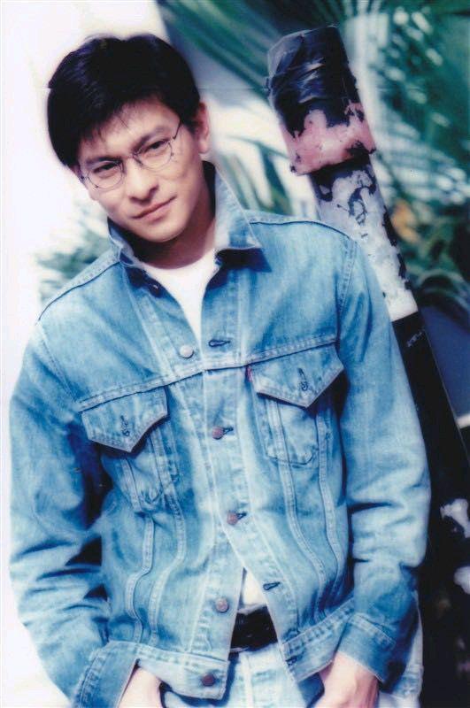 刘德华年轻珍贵合影,谁的颜值能够盖过他