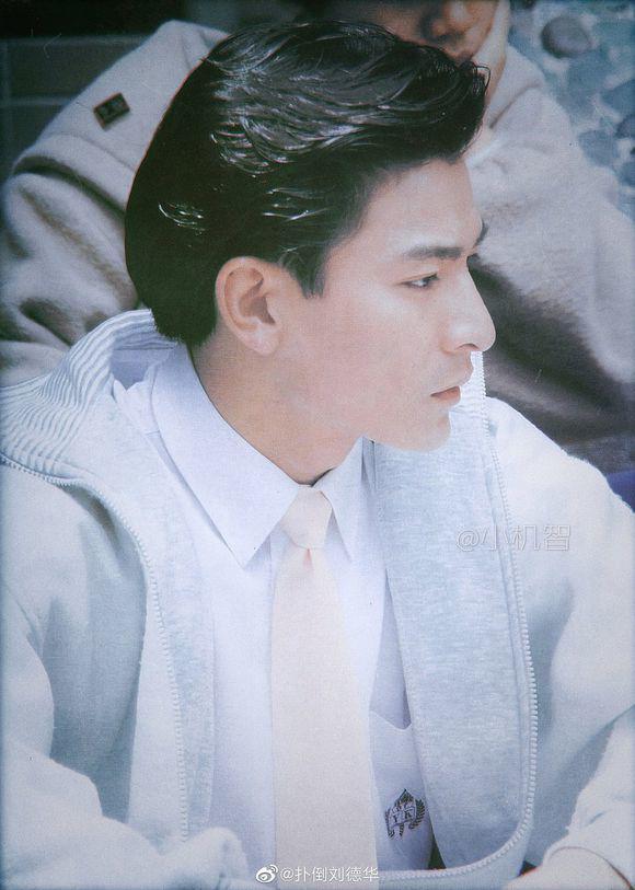 刘德华年轻珍贵合影,谁的颜值能够盖过他